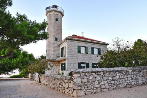 Villa Lighthouse, Vir